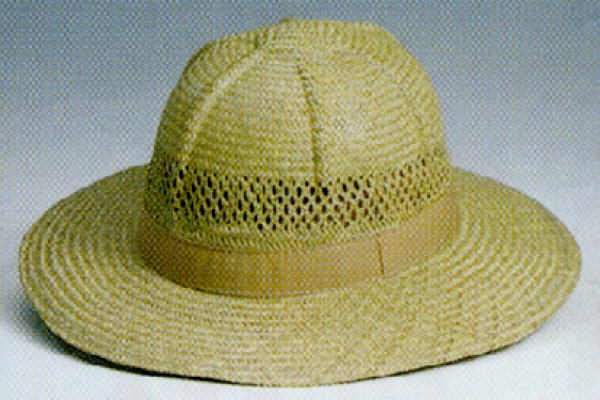 Tropenhelm in Naturstroh, Kopf durchbrochen, mit breitem Band