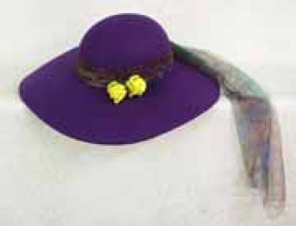 Florentiner Hut, in schwarz, weiß, rot und lila