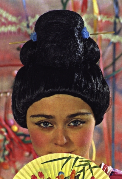 Perücke, "Geisha", mit Stäbchen im Haar
